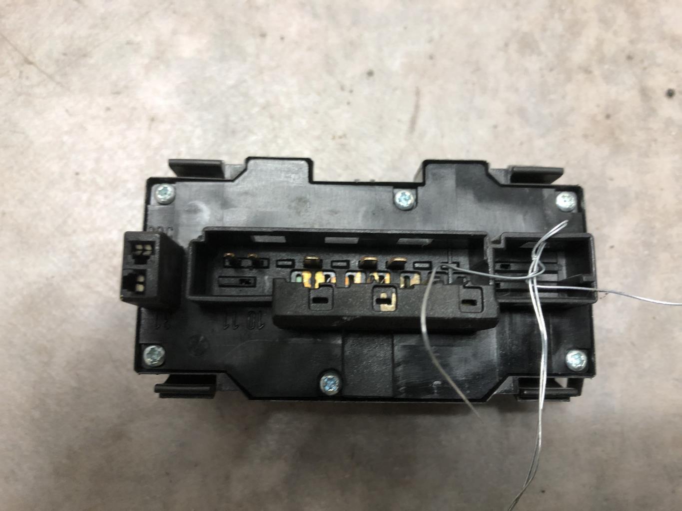 Bouton de warning MERCEDES CLASSE E 210 PHASE 2 Diesel - 1