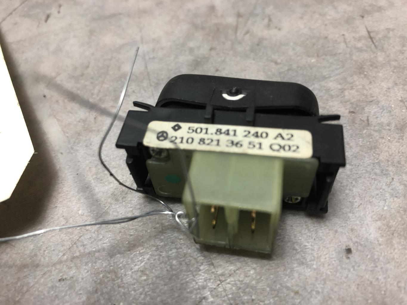 Commande degivrage lunette arriere MERCEDES CLASSE E 210 PHASE 2 Diesel - 1