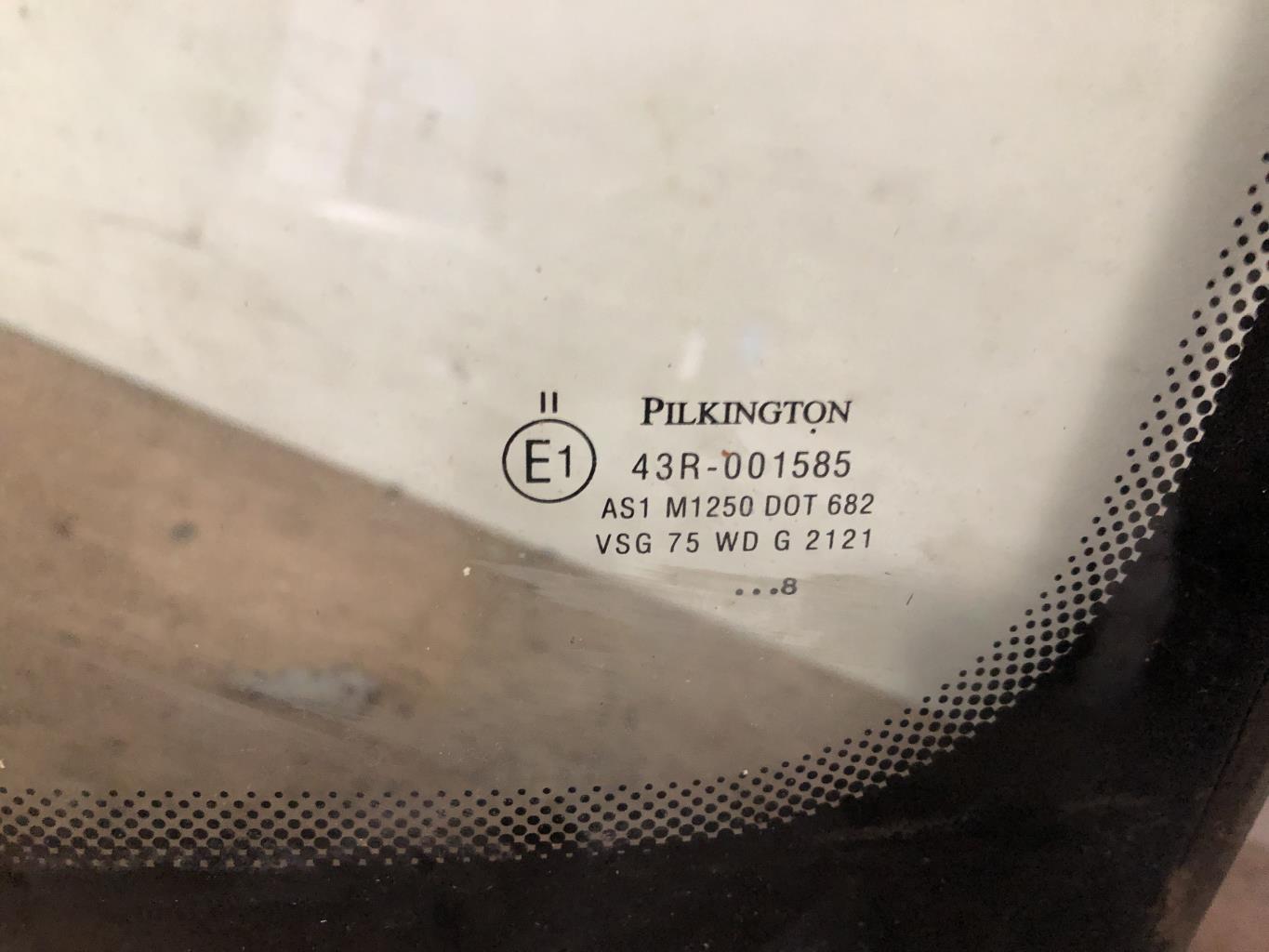 Pare brise MERCEDES CLASSE E 210 PHASE 2 Diesel - 1