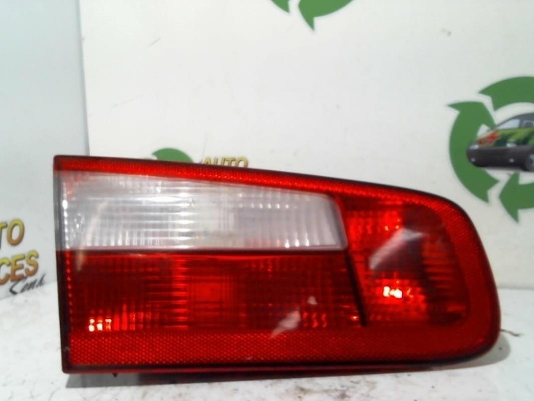 Feu arriere secondaire gauche (feux) RENAULT LAGUNA 2 PHASE 1 Essence - 1