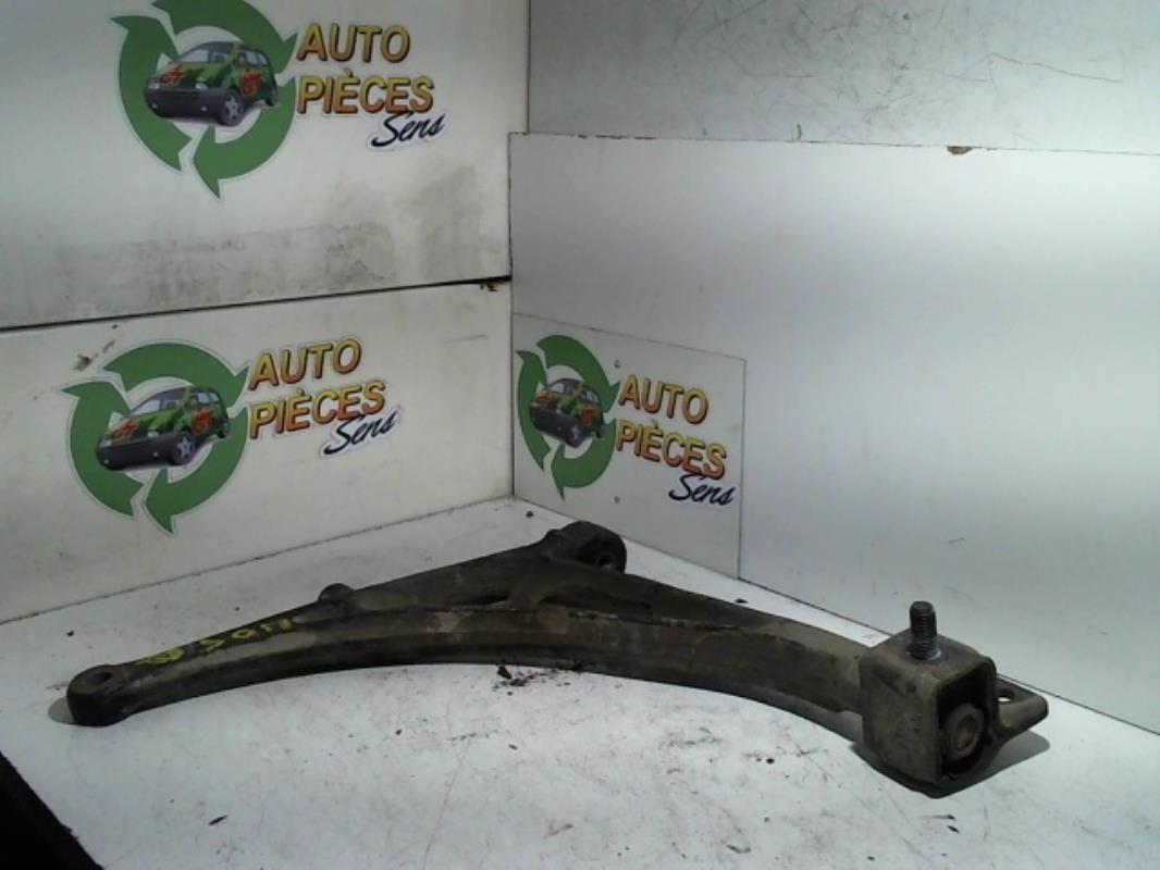 Triangle avant droit PEUGEOT 405  - 1