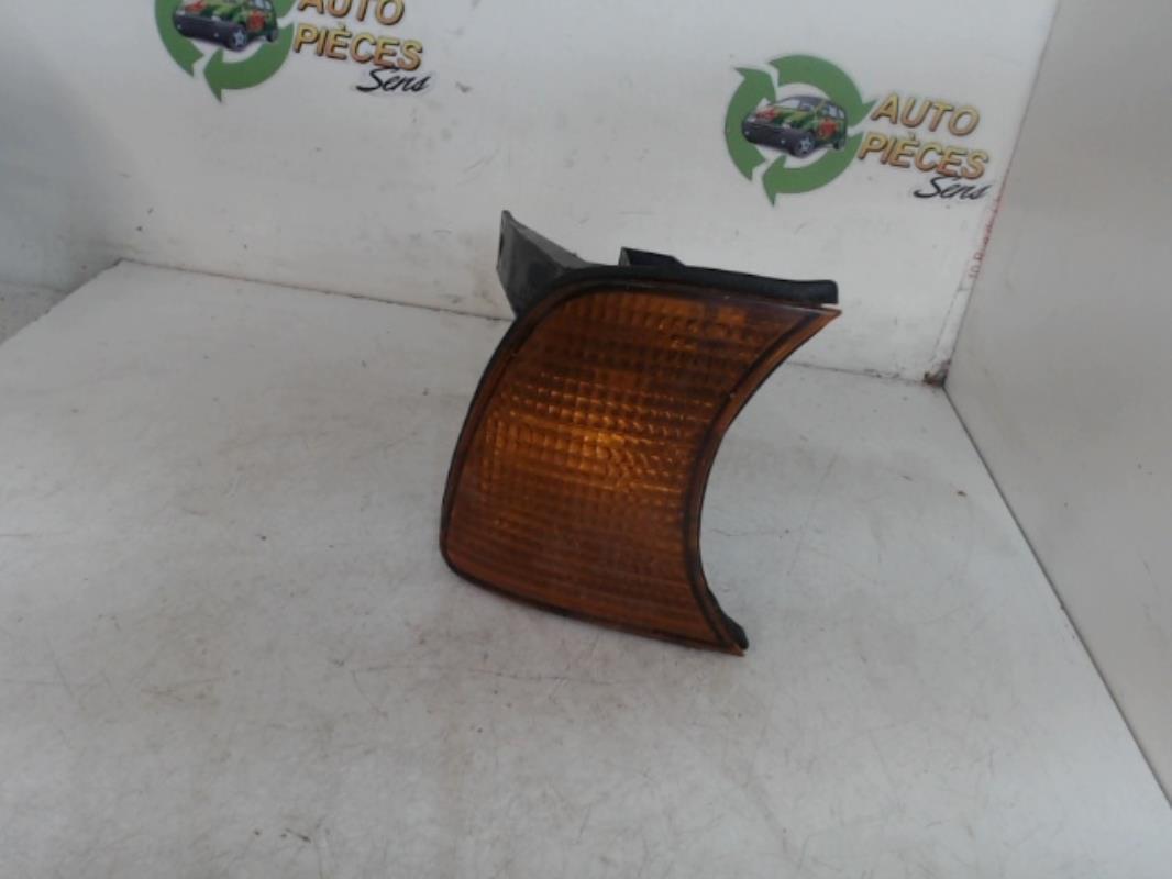 Optique avant secondaire droit (feux)(clignotant) BMW SERIE 5 E34 Diesel - 1