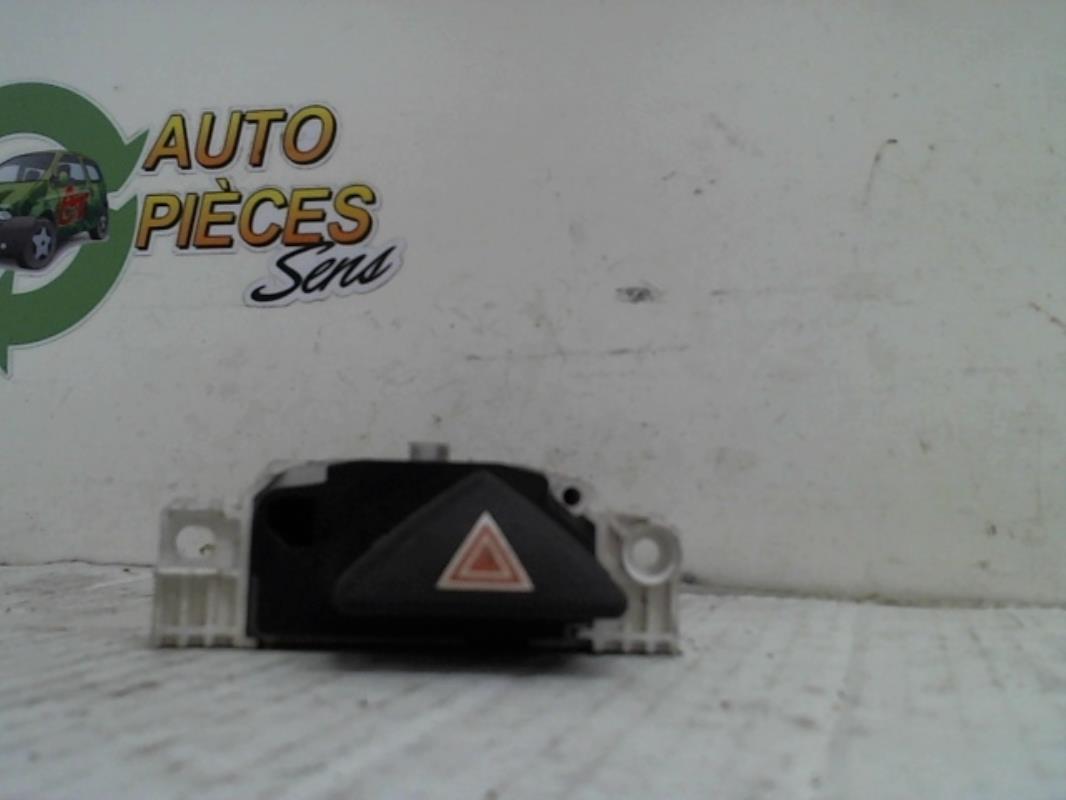 Bouton de warning FORD FOCUS 1  - 1