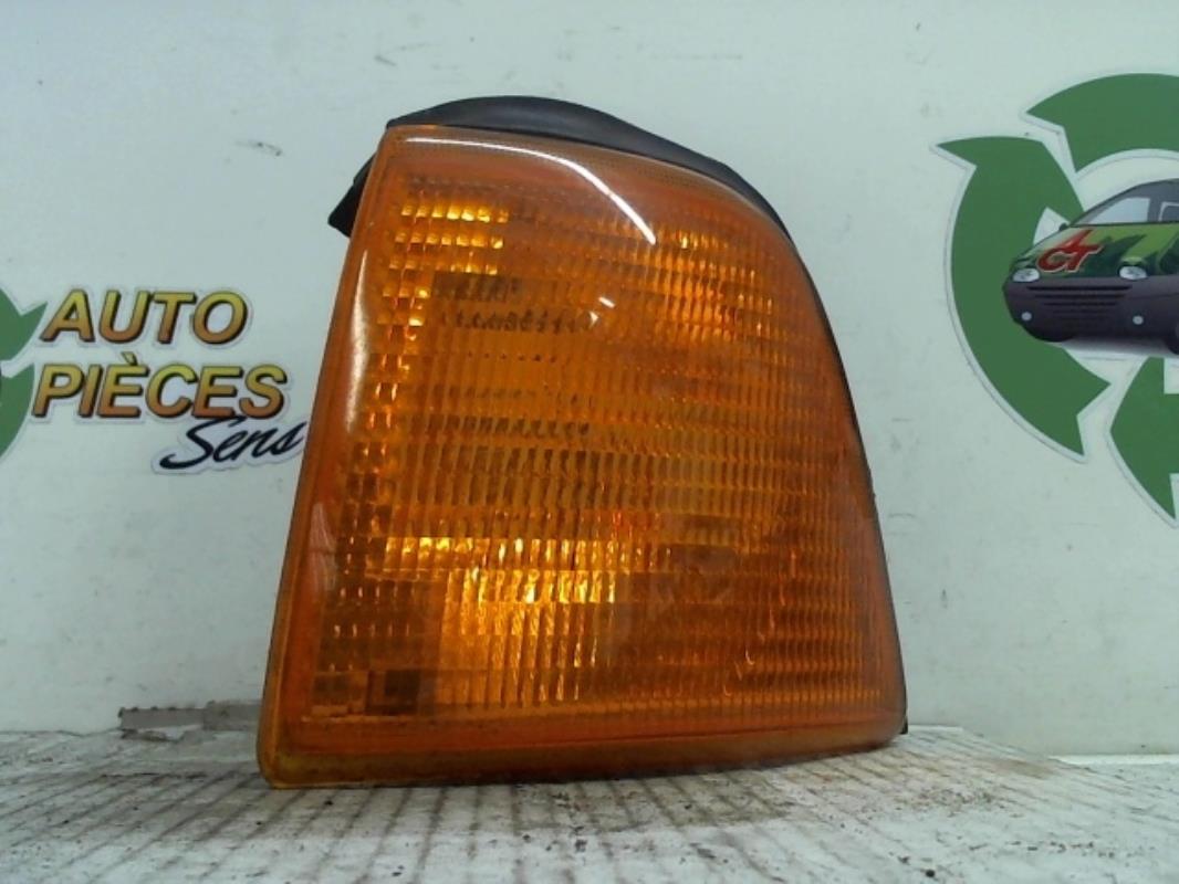 Optique avant secondaire gauche (feux)(clignotant) AUDI 80 1  - 1