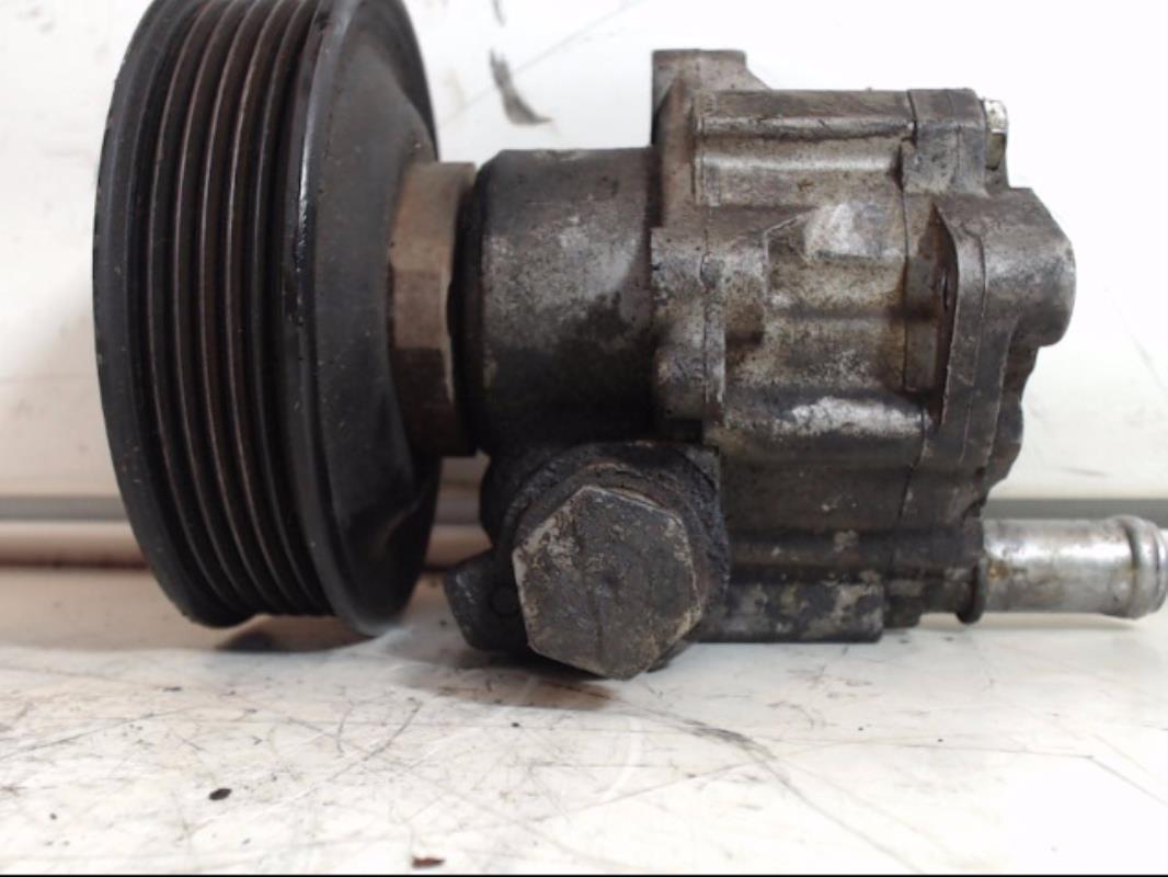 Pompe de direction VOLKSWAGEN POLO 3 Essence - 1