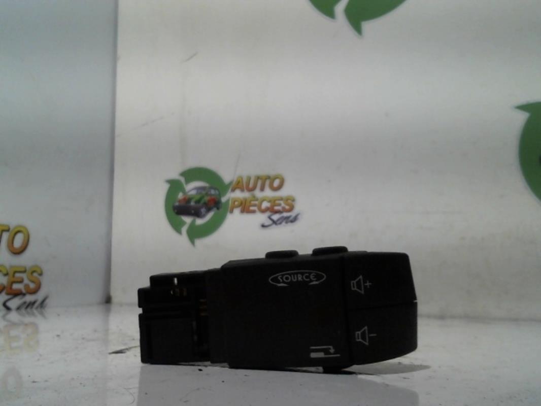 Commande autoradio RENAULT TWINGO 2 PHASE 1 Essence - 1