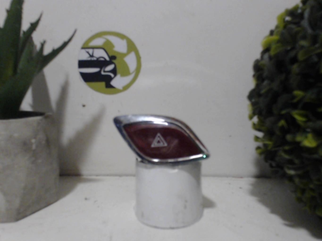 Bouton de warning CITROEN C3 2 PHASE 1 Essence - 1