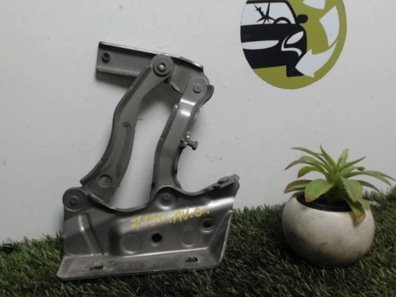 Charniere de capot MERCEDES CLASSE B 245 PHASE 1 Diesel - 1
