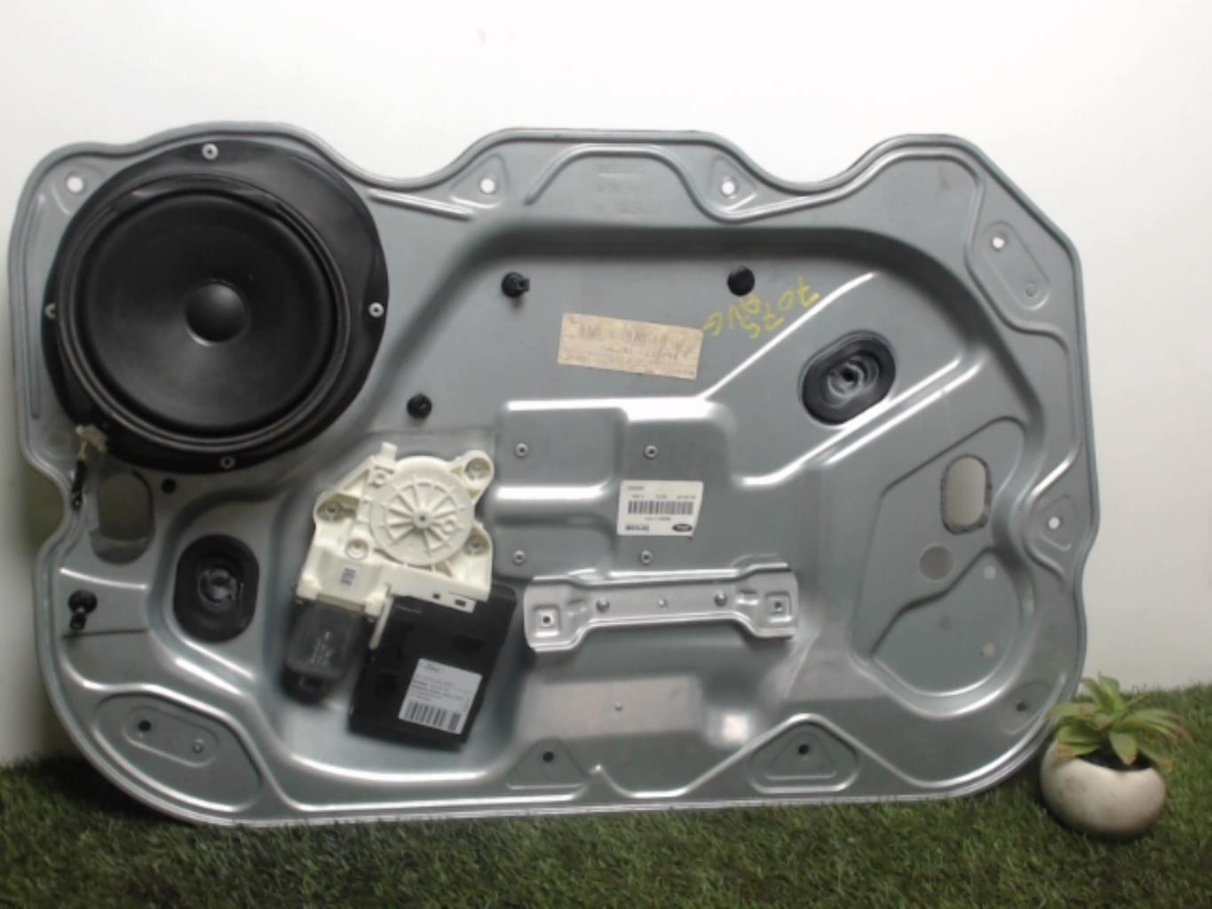 Leve vitre electrique avant gauche FORD FOCUS 2 PHASE 1 Diesel - 1
