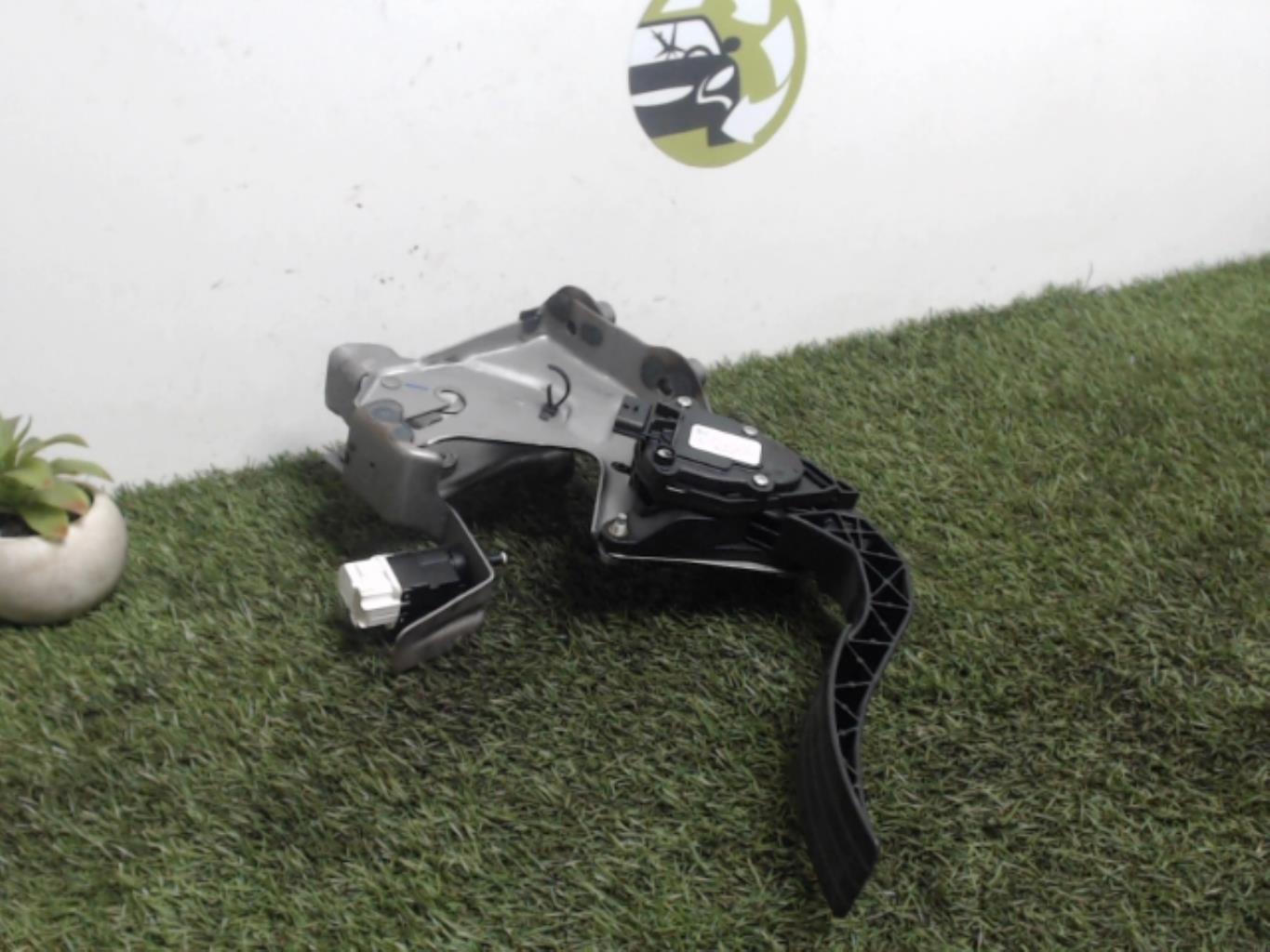 Pedale d'accelerateur RENAULT CLIO 4 PHASE 1 Diesel - 1