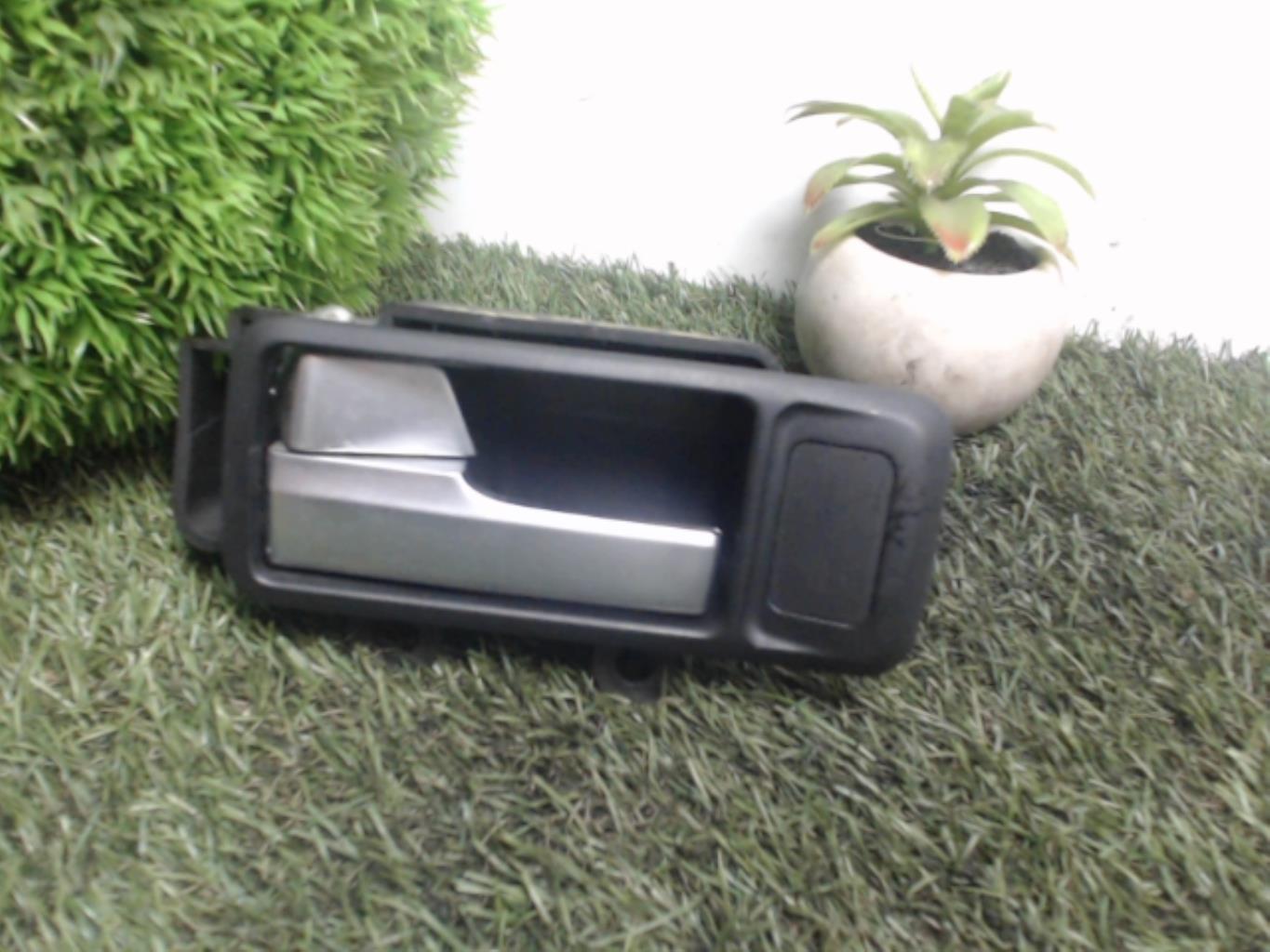 Poignee interieur avant gauche FORD FOCUS 2 PHASE 1 Diesel - 1