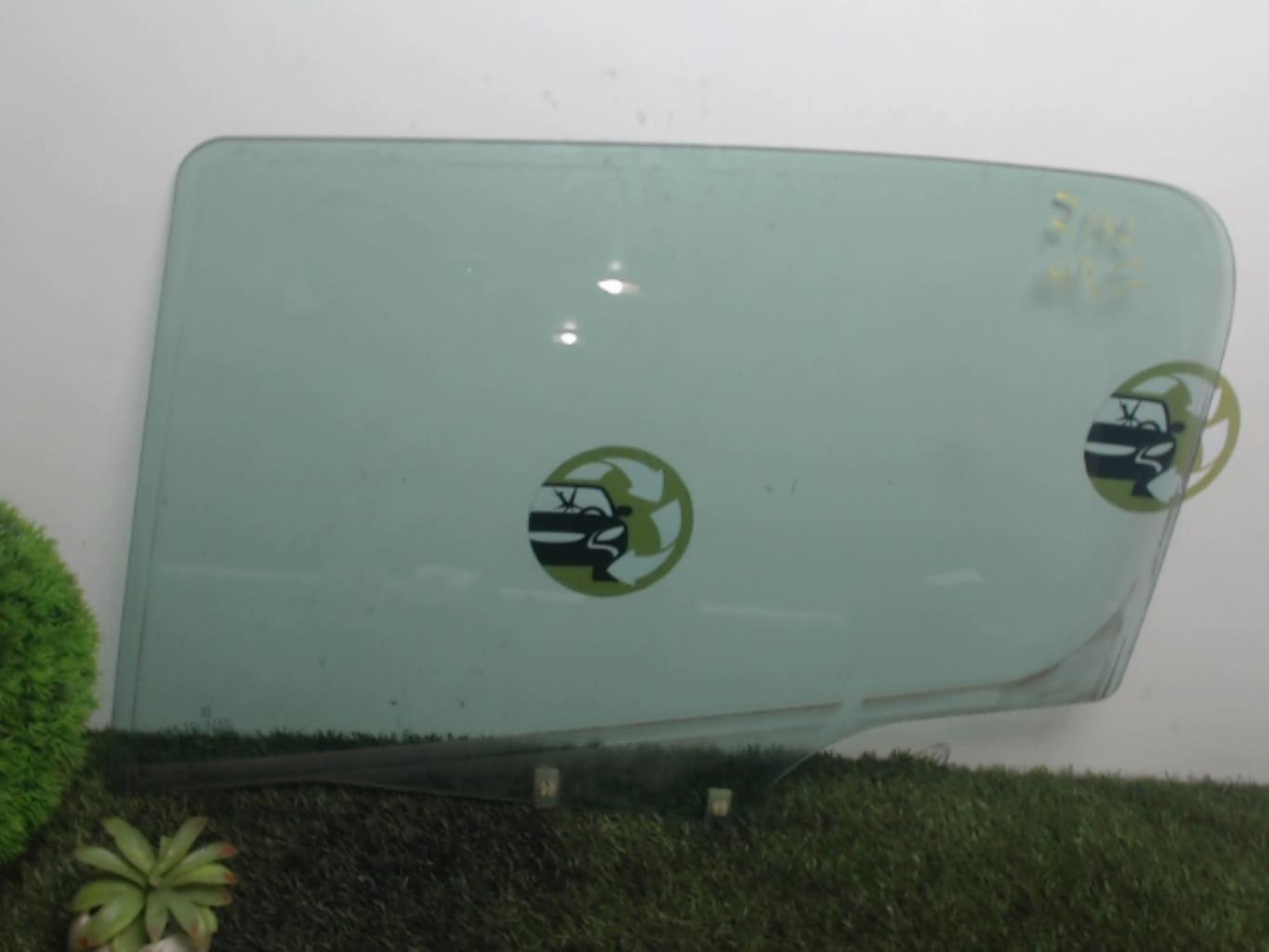 Vitre arriere gauche SUZUKI SWIFT 3 Diesel - 1