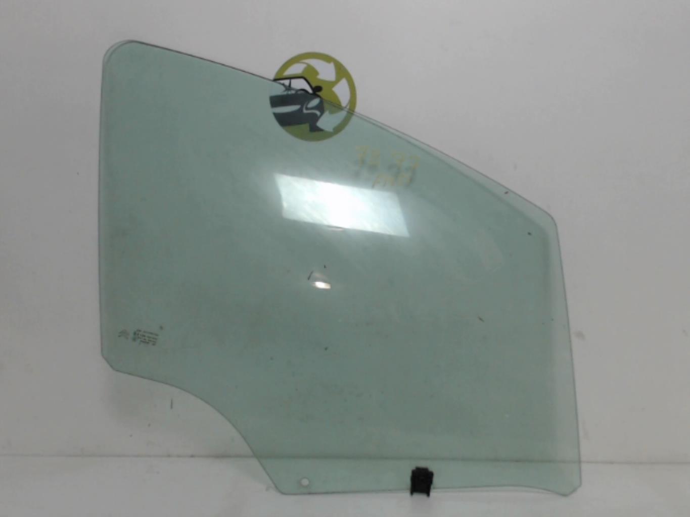 Vitre avant droit CITROEN C3 2 PHASE 1 Essence - 1