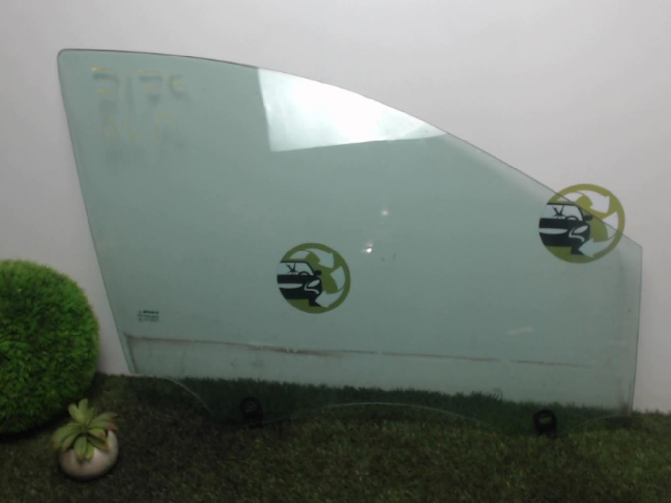 Vitre avant droit RENAULT CLIO 3 PHASE 2  - 1