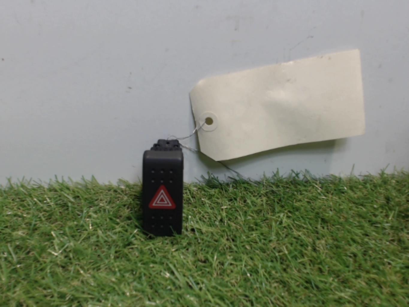 Bouton de warning SUZUKI SWIFT 3 Diesel - 1
