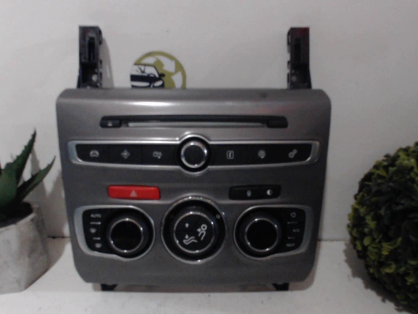 Commande chauffage CITROEN C4 2 PHASE 2 Essence - 1