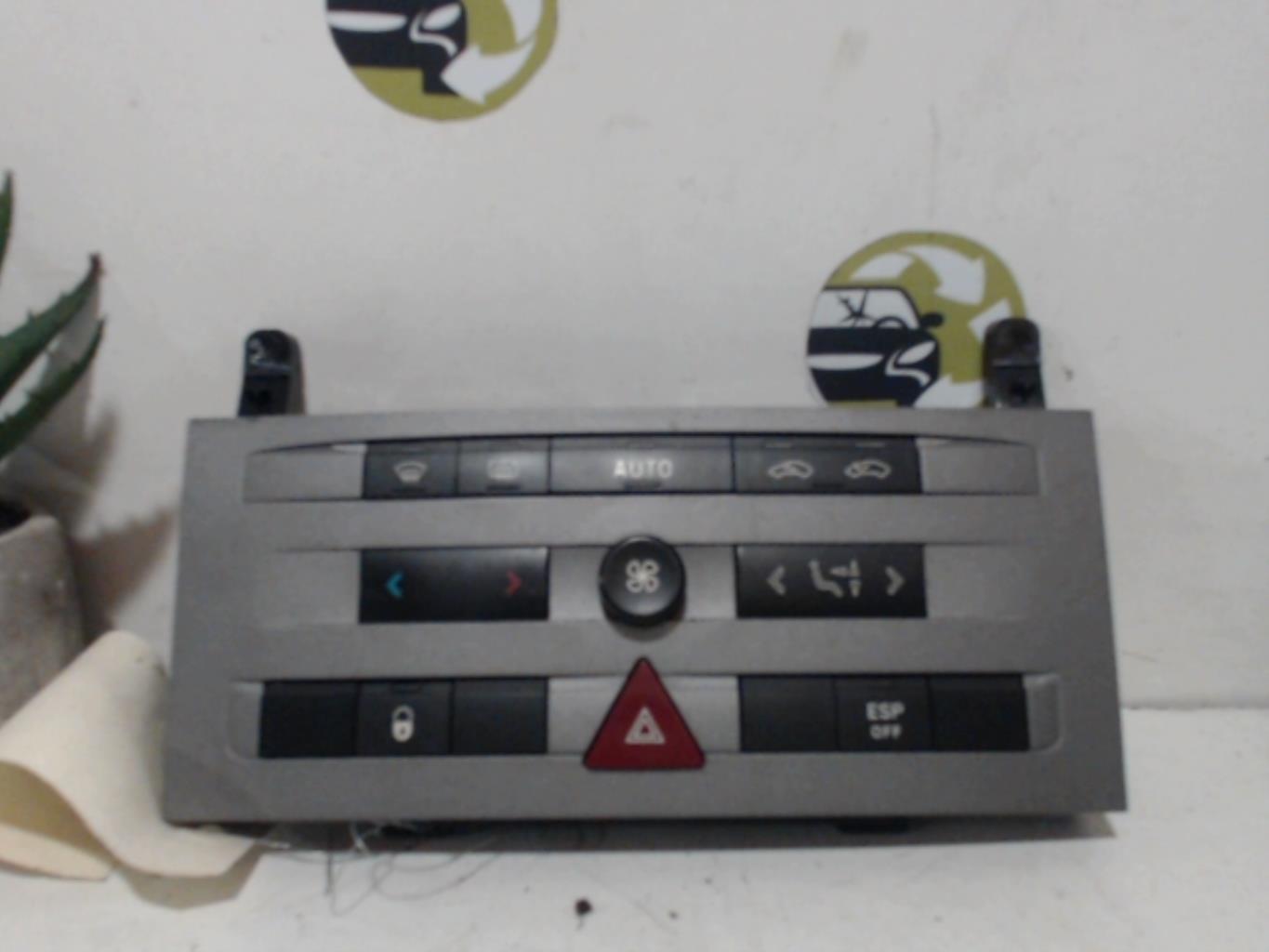 Commande chauffage PEUGEOT 407 PHASE 1 Essence - 1