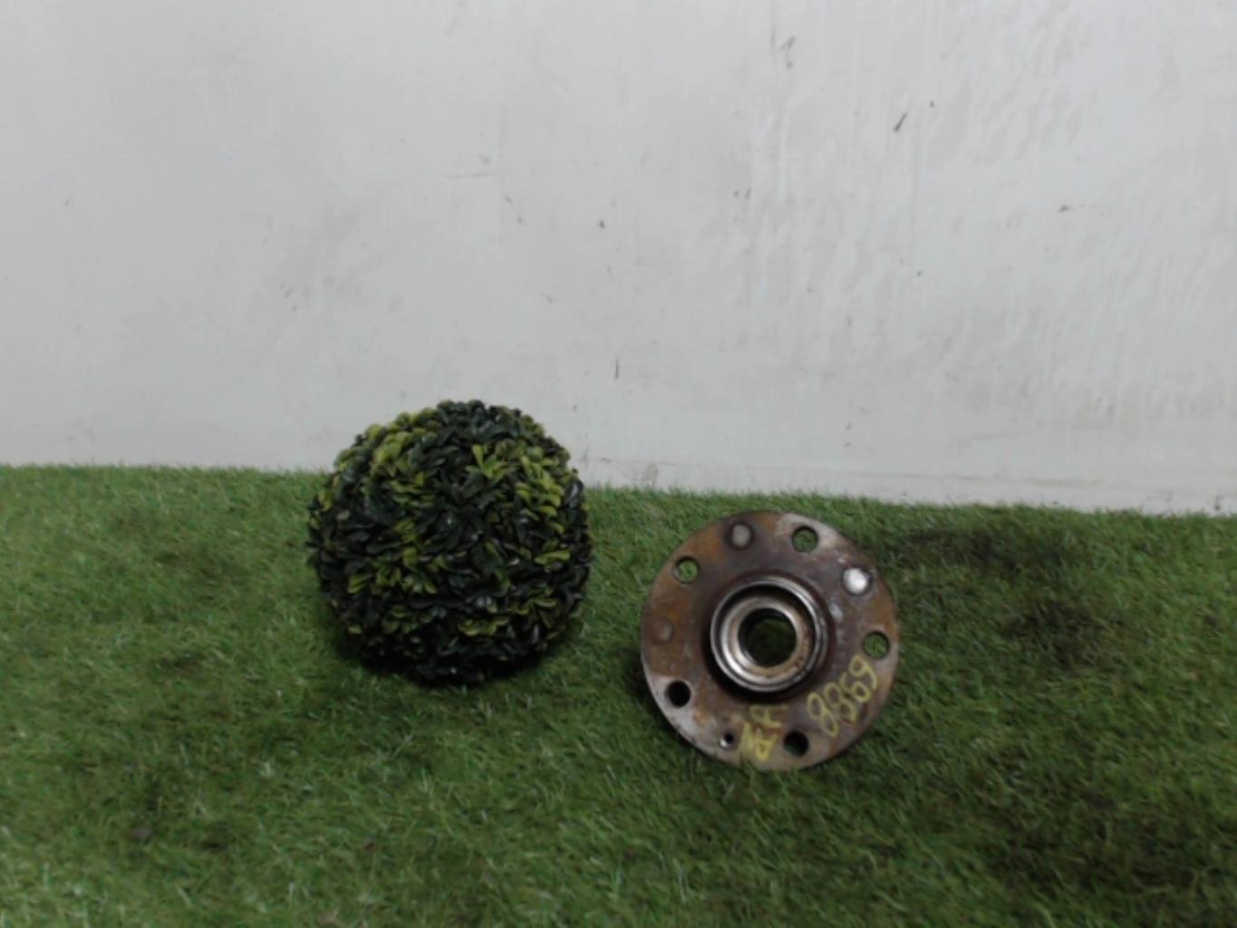 Moyeu avant droit VOLKSWAGEN GOLF 7 PHASE 1 Essence - 1