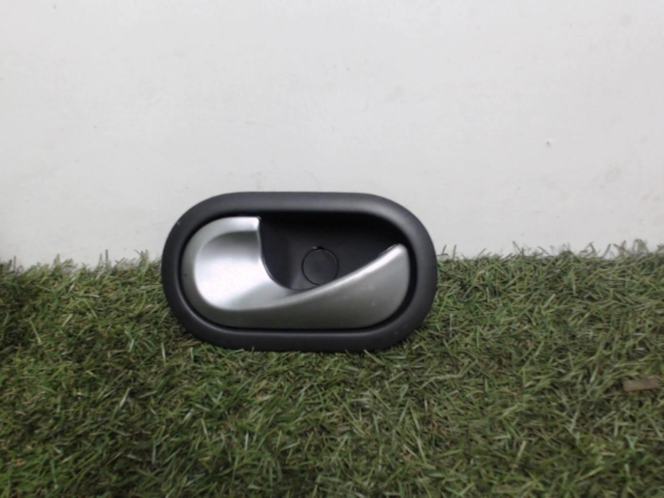 Poignee interieur arriere gauche RENAULT CLIO 3 PHASE 2  - 1