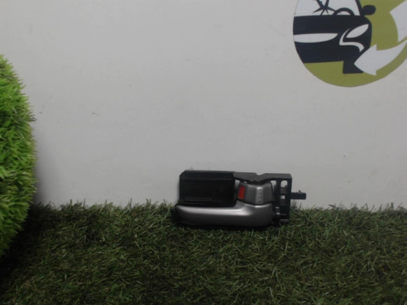 Poignee interieur avant droit SUZUKI SWIFT 3 Diesel - 1