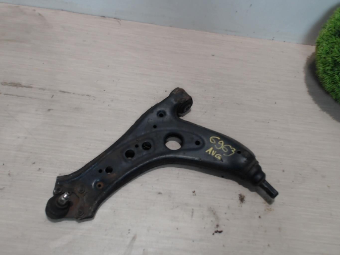 Triangle avant gauche VOLKSWAGEN POLO 4 PHASE 1 Diesel - 1