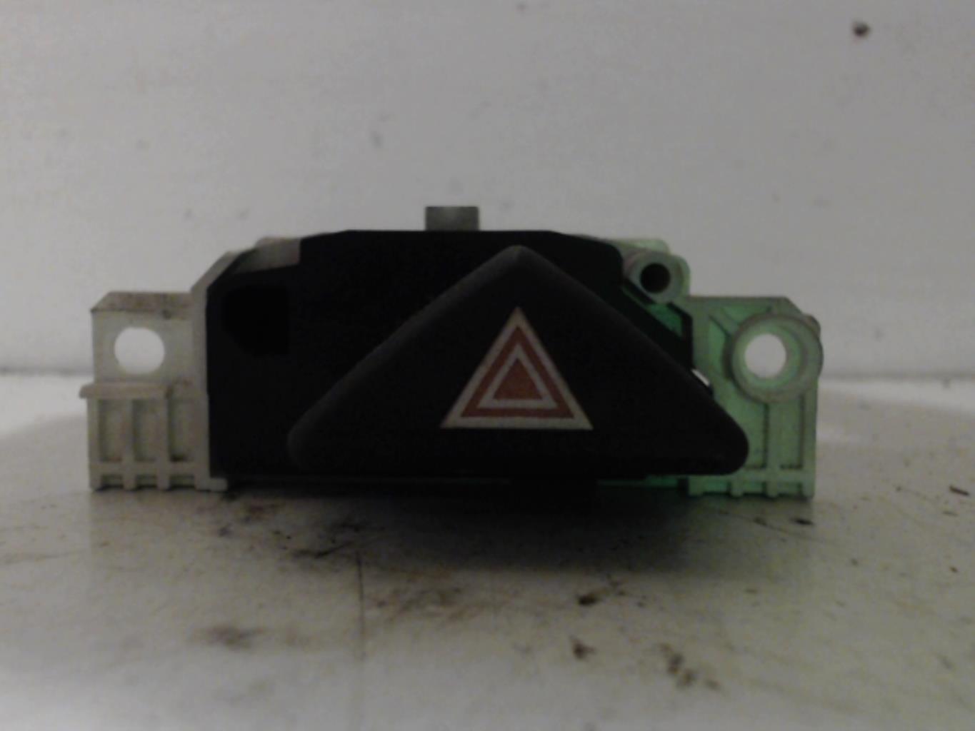 Bouton de warning FORD FOCUS 1 Diesel - 1