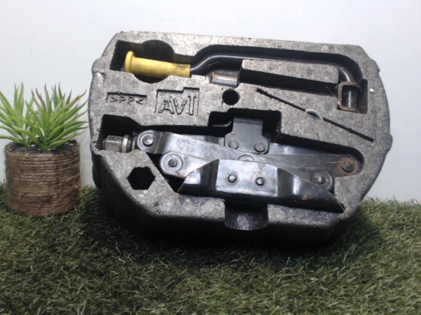 Cric (Ensemble depannage) RENAULT MEGANE 1 PHASE 1 Diesel - 1