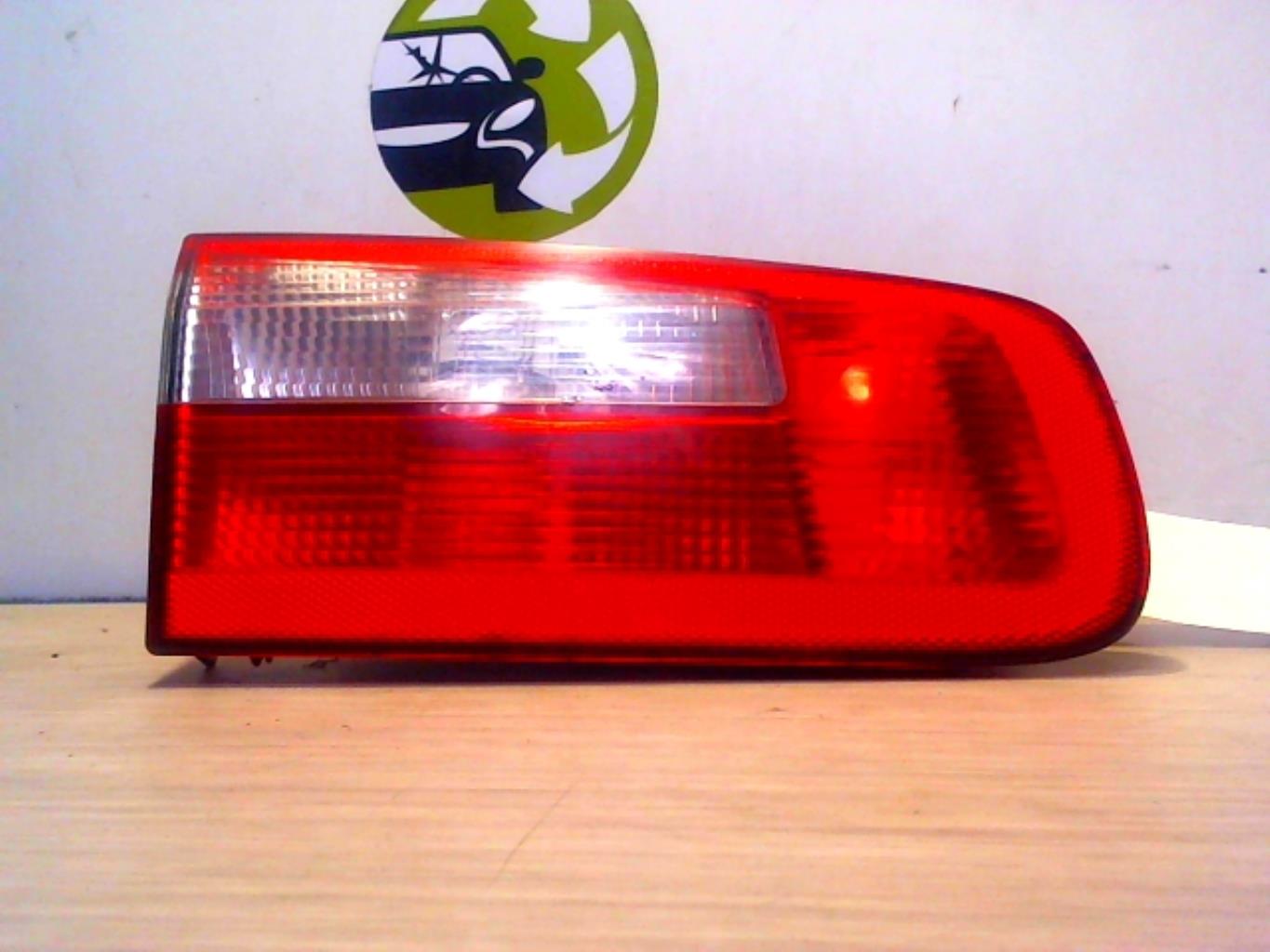 Feu arriere secondaire gauche (feux) RENAULT LAGUNA 2 PHASE 1 Diesel - 1
