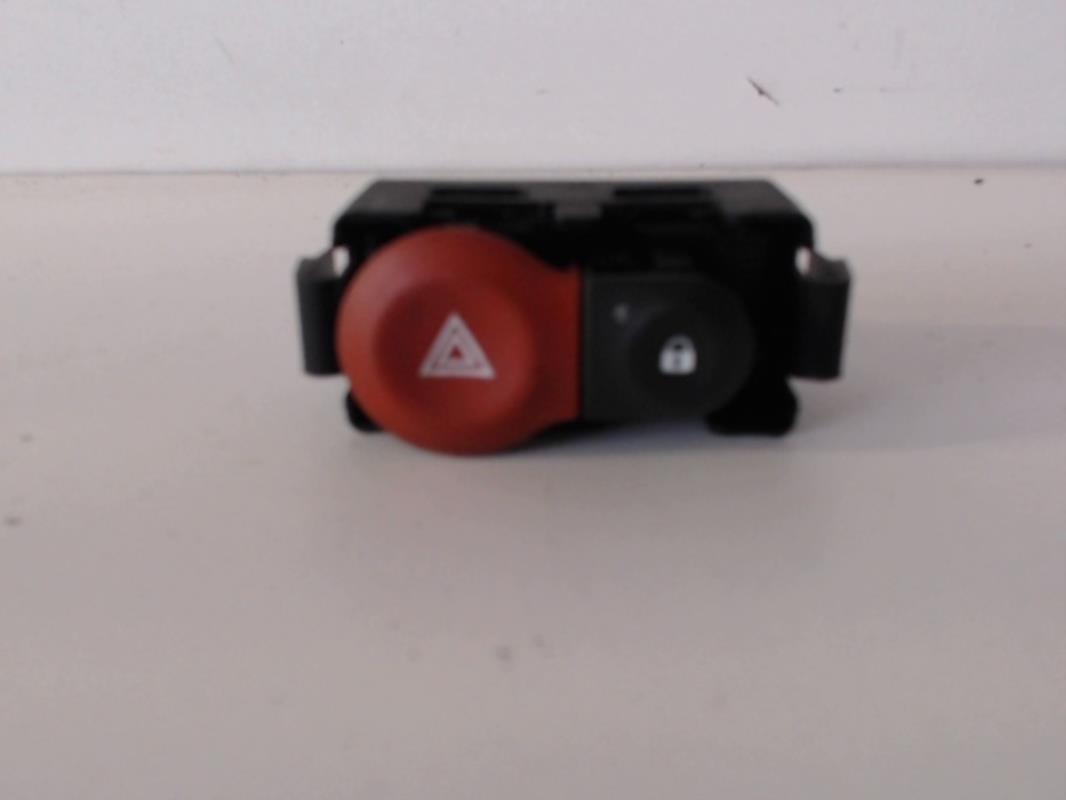 Bouton de warning RENAULT CLIO 3 PHASE 1  - 1