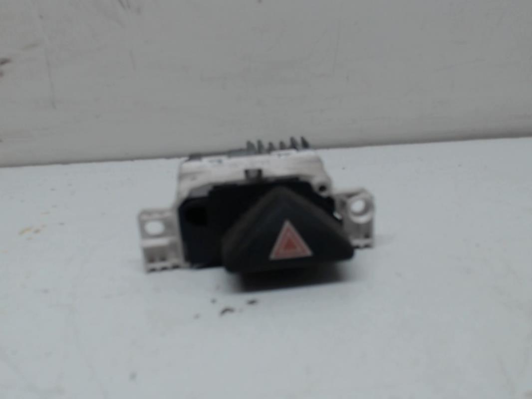 Bouton de warning FORD FOCUS 1 BREAK Diesel - 1