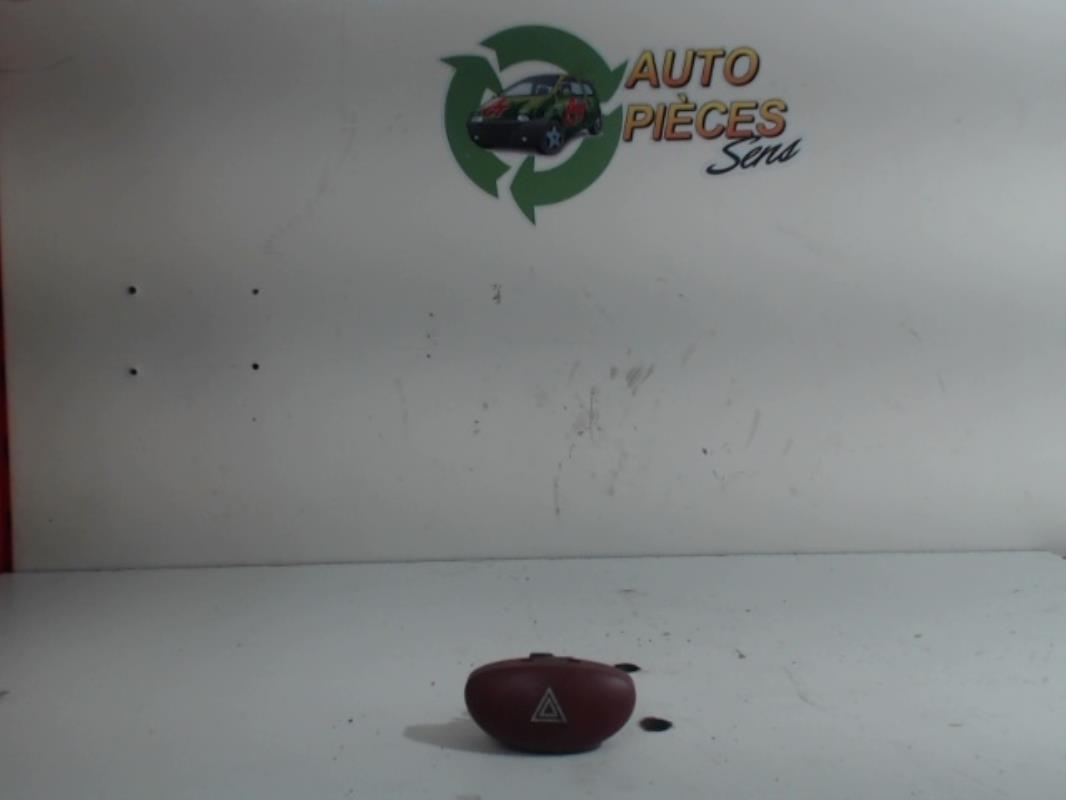 Bouton de warning PEUGEOT 206 PHASE 1 Diesel - 1