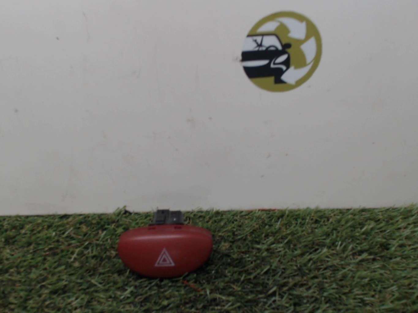 Bouton de warning PEUGEOT 206 PHASE 1 Diesel - 1