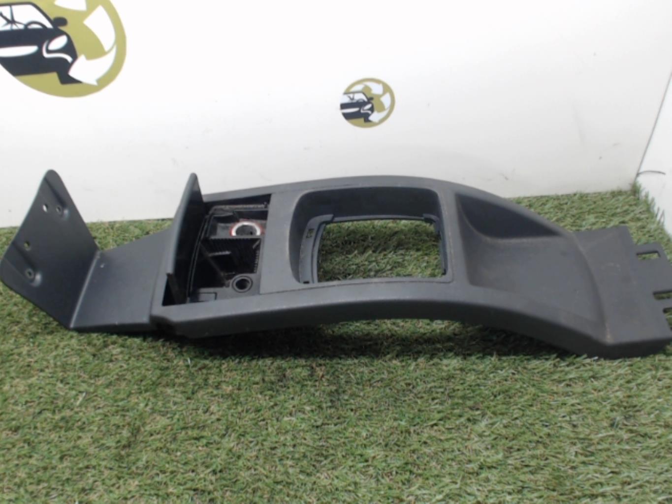 Console central (interieur plastique) VOLKSWAGEN POLO 4 PHASE 1 Essence - 1