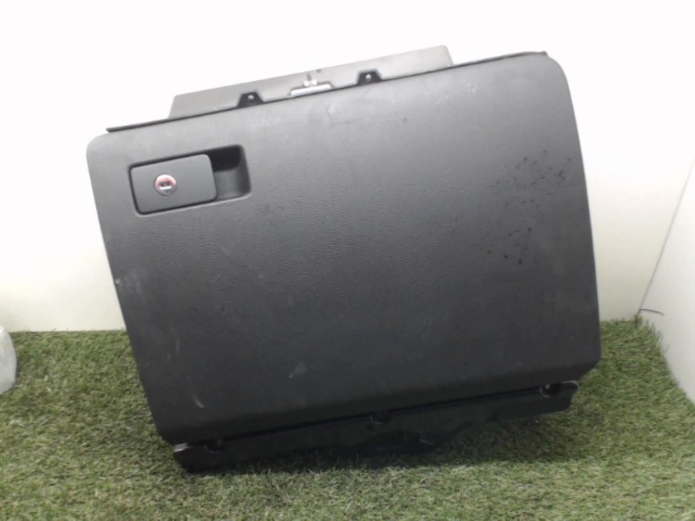 Boite a gants VOLKSWAGEN PASSAT 5 BREAK Diesel - 1