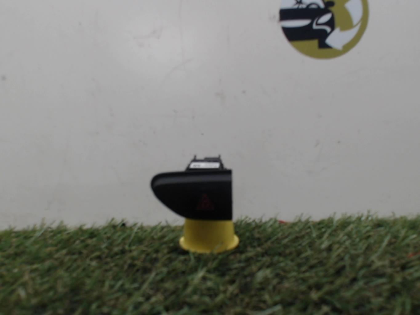 Bouton de warning RENAULT CLIO 4 PHASE 1 Diesel - 1