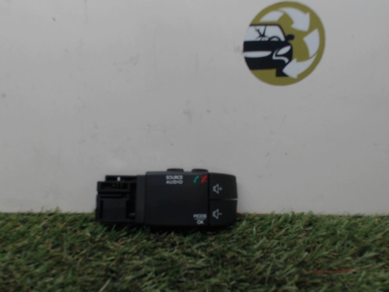 Commande autoradio RENAULT CLIO 4 PHASE 1 Diesel - 1