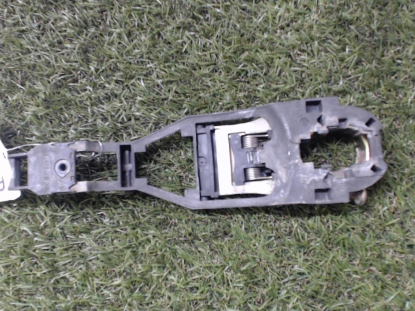 Support poignee porte avant gauche VOLKSWAGEN PASSAT 4  - 1