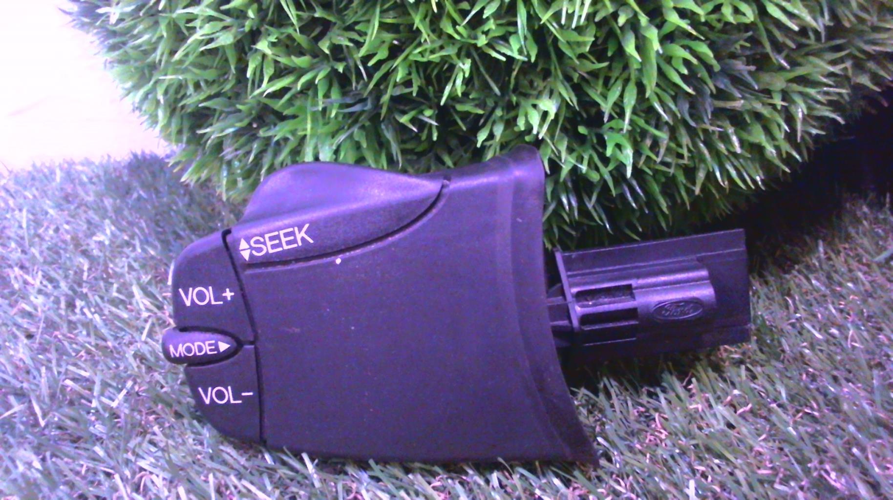 Commande autoradio FORD MONDEO 2 BREAK Diesel - 1