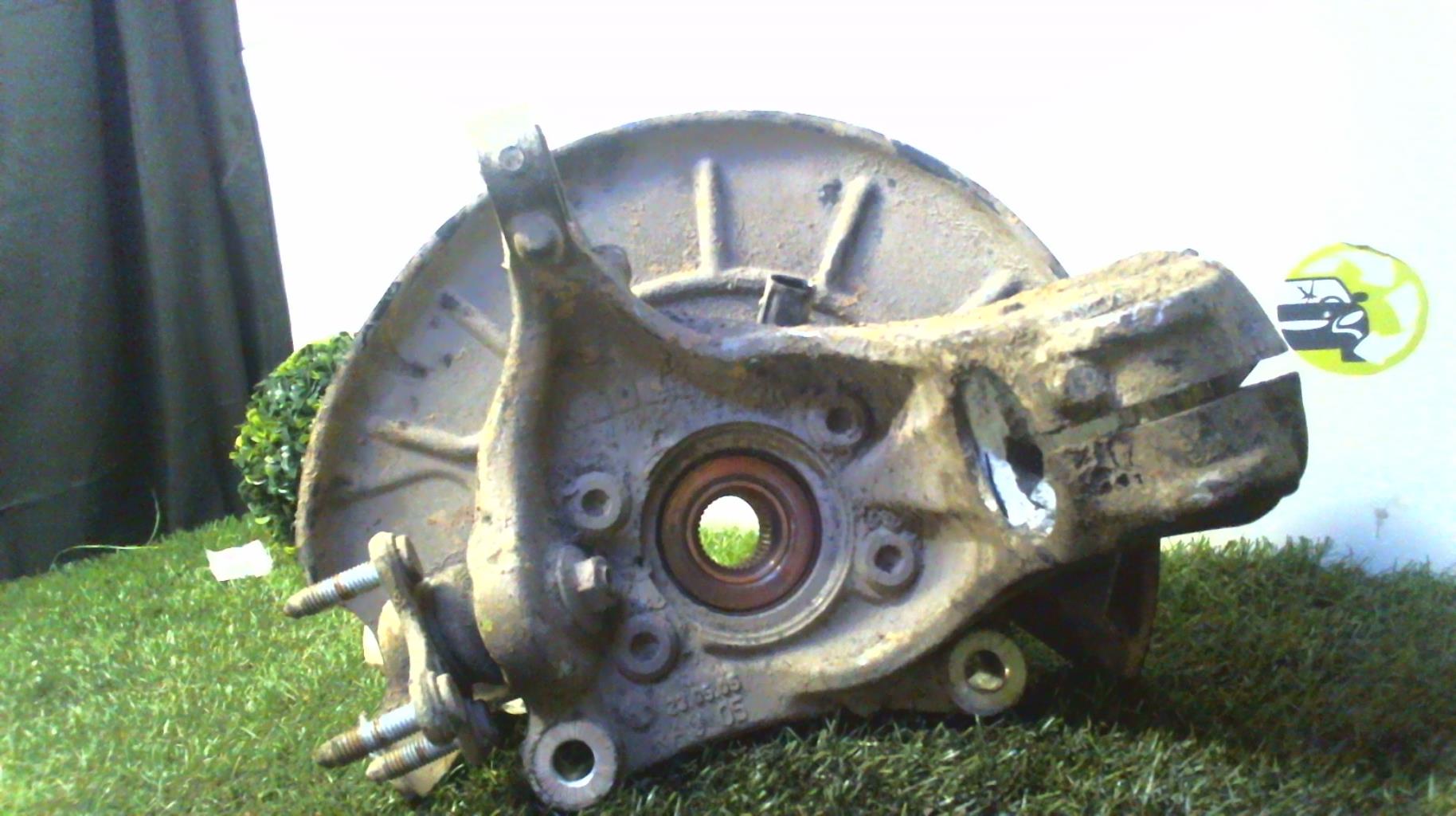 Moyeu avant gauche VOLKSWAGEN PASSAT 5 BREAK Diesel - 1