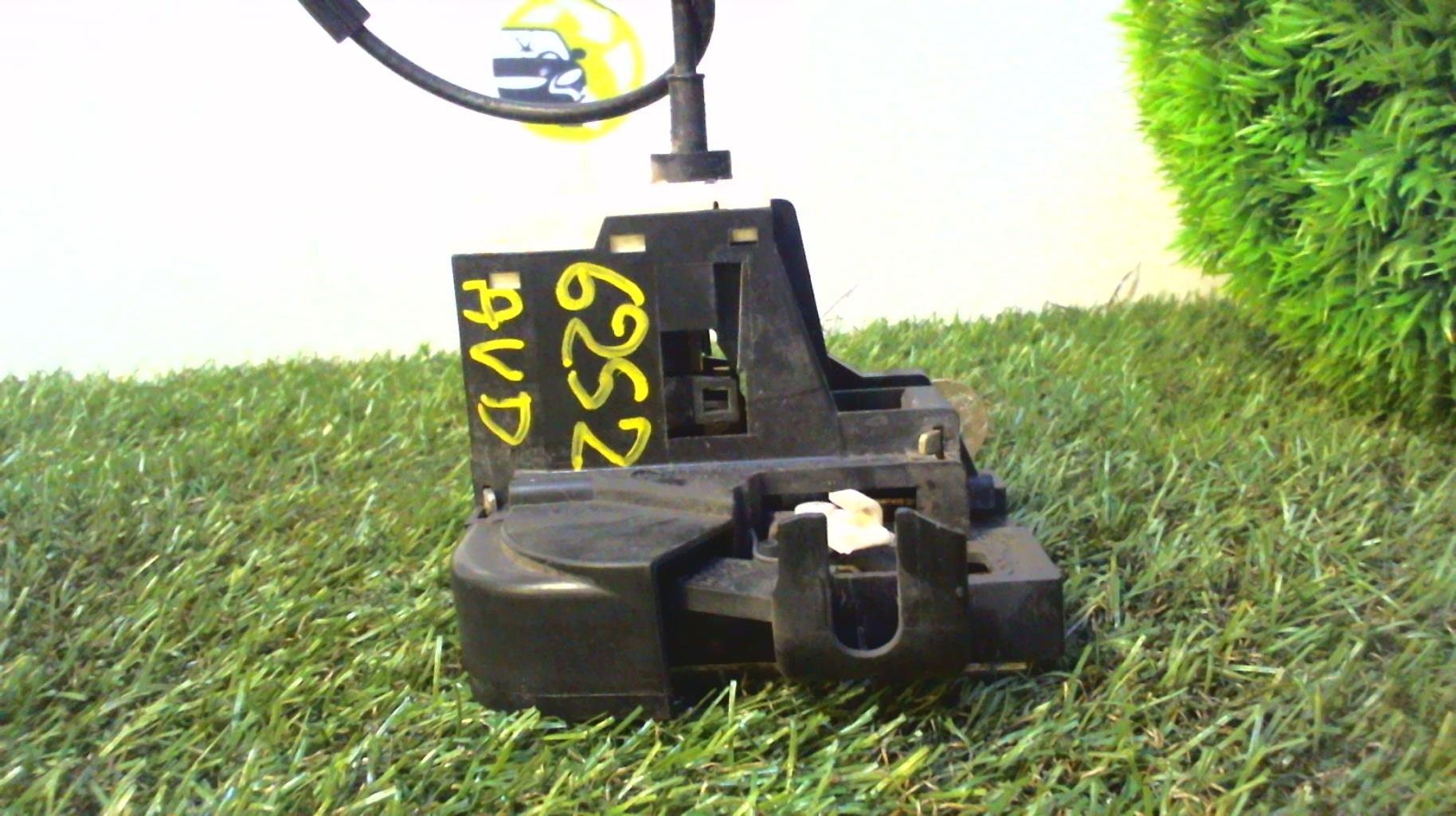 Serrure avant droit RENAULT CLIO 2 PHASE 2 Diesel - 1