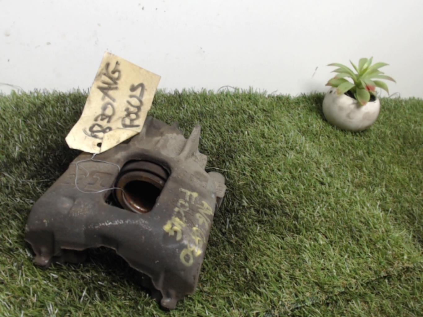 Etrier avant gauche (freinage) FORD FOCUS 1 BREAK Diesel - 1