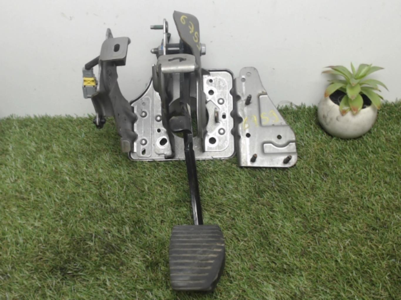 Pedale de frein PEUGEOT 206 PHASE 2 Diesel - 1