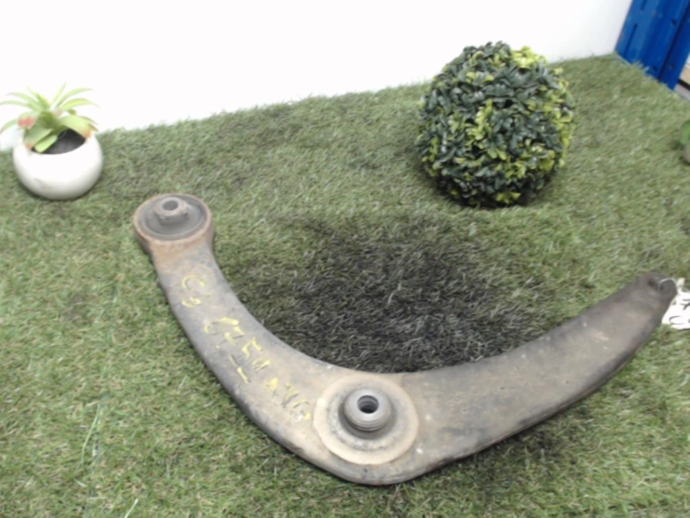 Triangle inferieur avant gauche CITROEN C4 1 PHASE 1 COUPE Diesel - 1