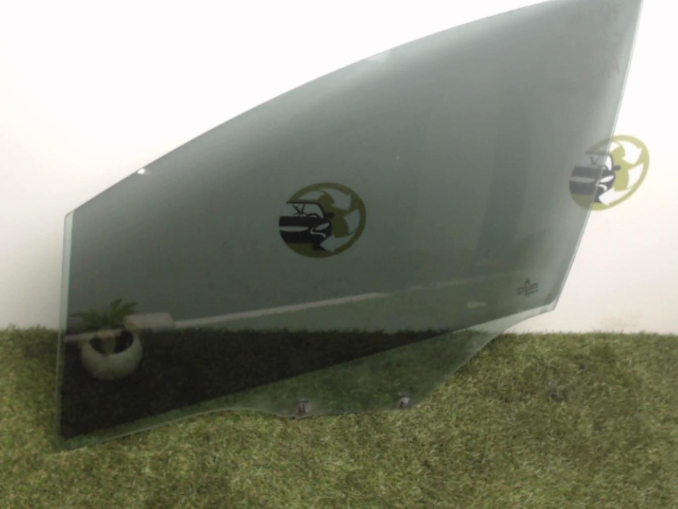 Vitre avant gauche CITROEN C4 1 PHASE 1 Diesel - 1