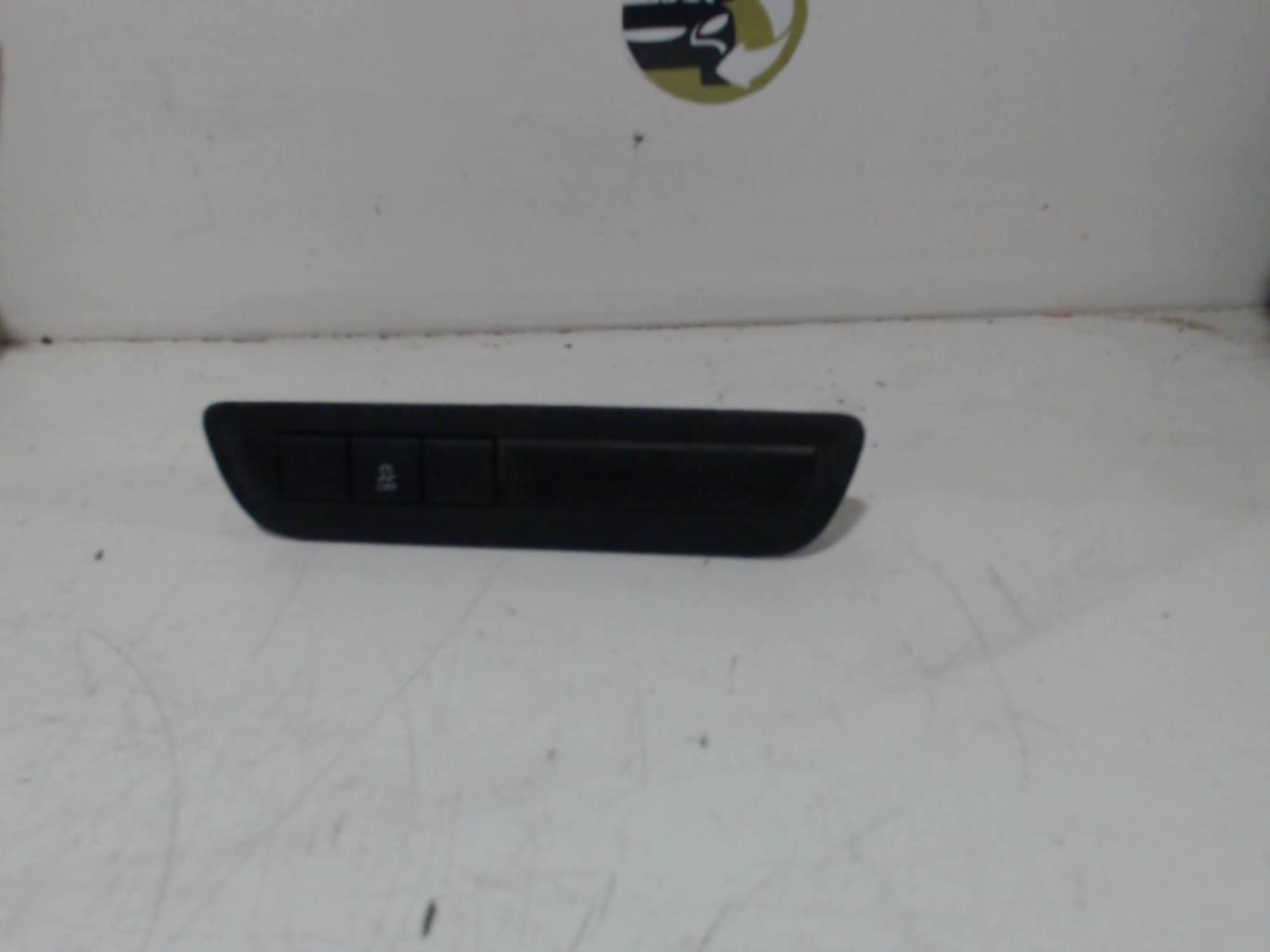 Bouton/Interrupteur PEUGEOT 208 1 PHASE 1 Diesel - 1