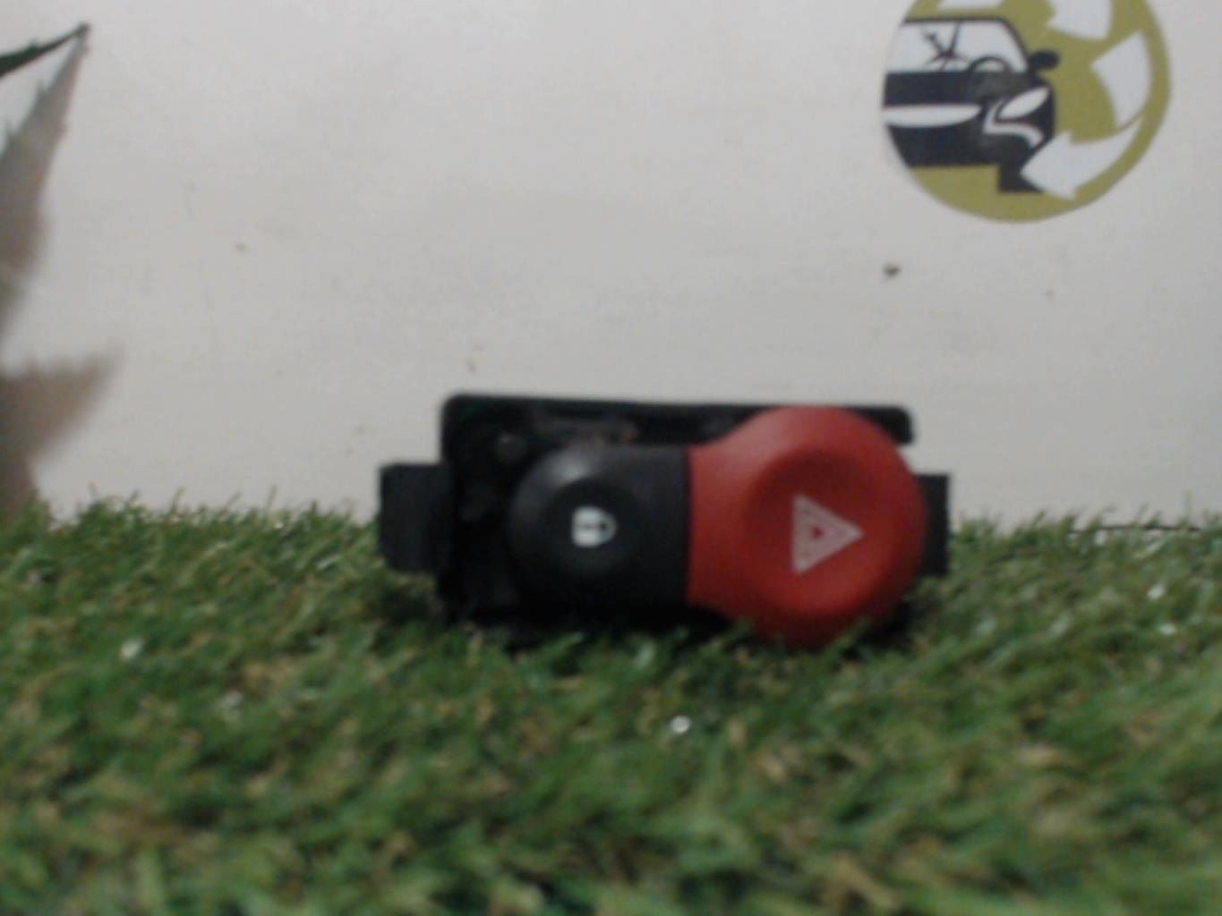 Bouton de warning RENAULT KANGOO 2 PHASE 1 Diesel - 1