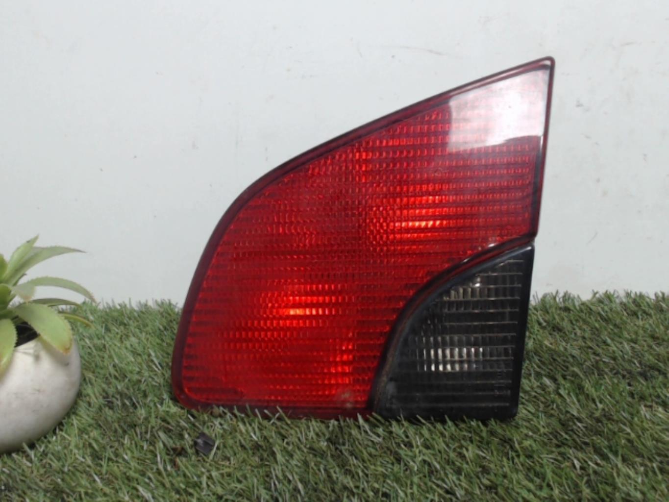 Feu arriere secondaire droit (feux) PEUGEOT 406 PHASE 2 BREAK Diesel - 1