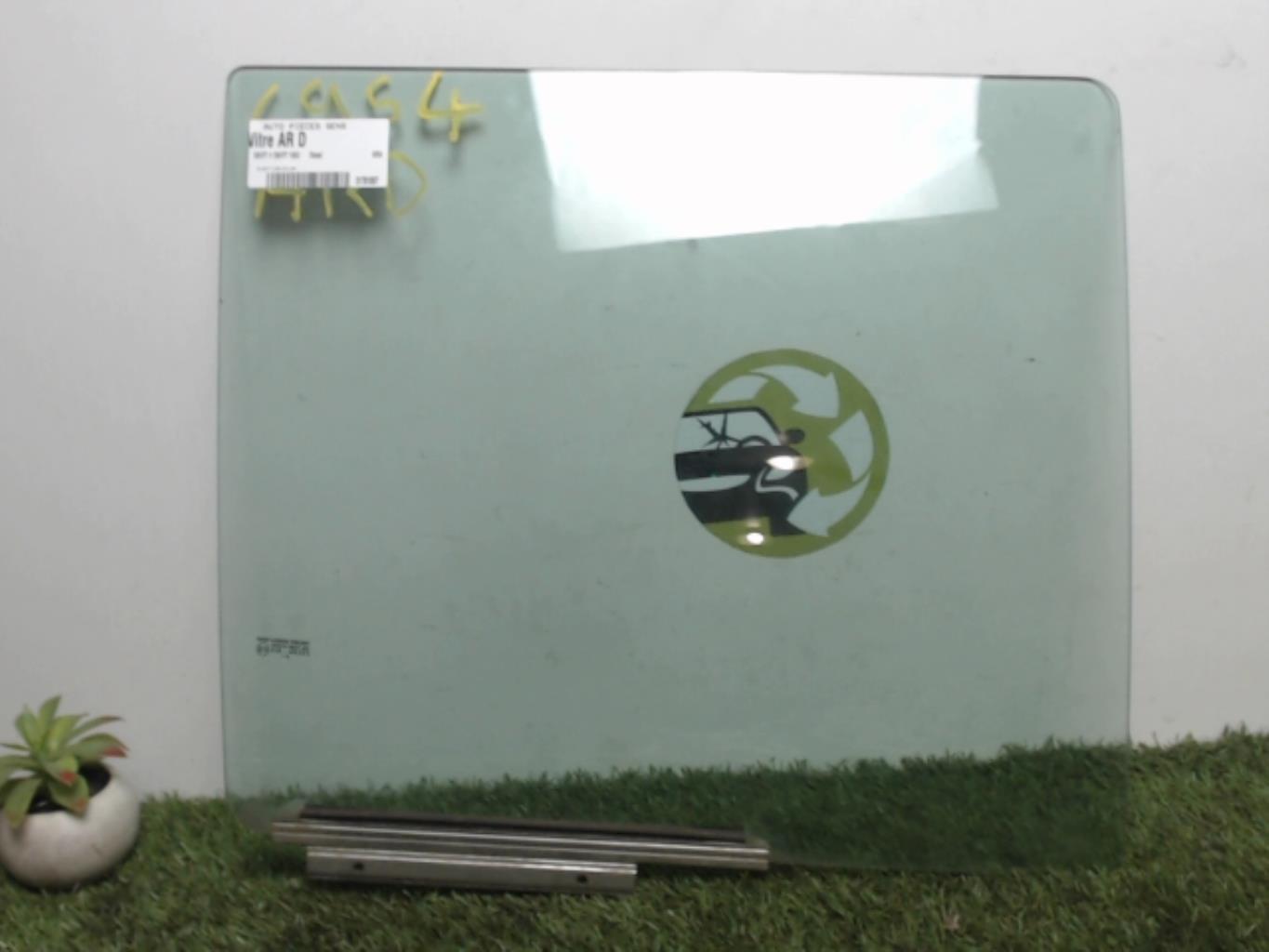 Vitre arriere droit SUZUKI SWIFT 3 Diesel - 1