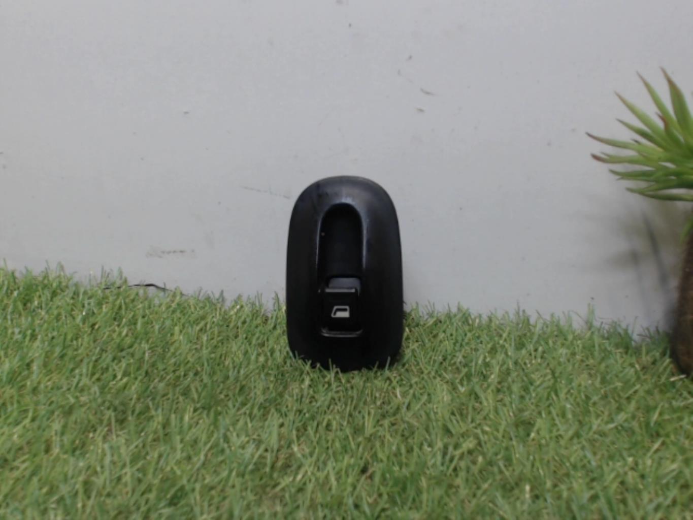 Bouton/Interrupteur PEUGEOT 306 PHASE 2 Essence - 1