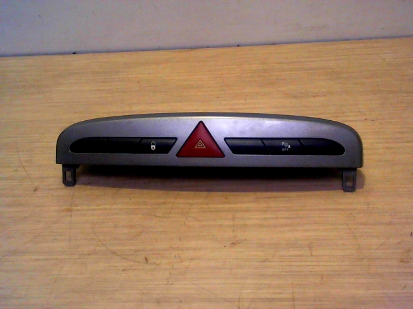 Bouton de warning PEUGEOT 308 1 PHASE 1 Diesel - 1